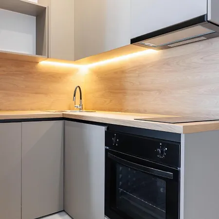 White Tower Elegance Apartment